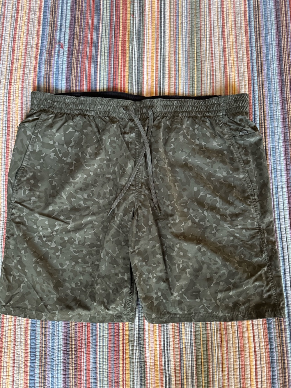 Lands' End Men's 9" Volley Hydroliner Swim Trunks XL 40-42 NWOT camo green